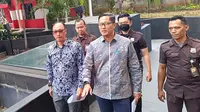 Mantan Juru Bicara KPK Febri Diansyah memenuhi panggilan tim penyidik KPK terkait kasus korupsi di Kementerian Pertanian (Kementan), Senin (2/10/2023). (Liputan6.com/Fachrur Rozie)