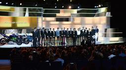 Para pebalap dari kelas Moto berbeda hadir saat FIM AWARDS MotoGP di Palacio de Congresos, Spanyol, Minggu(8/11/2015.  (Motogp.com)