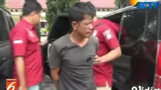 Polisi sangat berhati-hati karena Agus membawa sebuah pisau dapur saat menyadera darah dagingnya sendiri yang berusia 4 tahun.