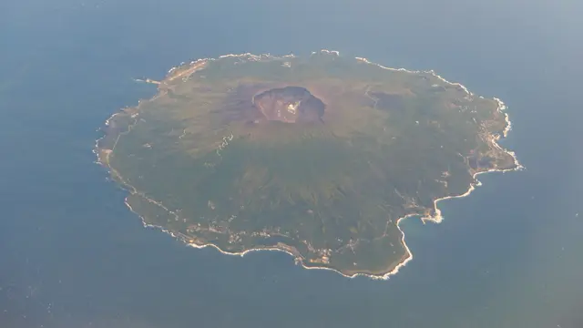 Miyake Jima (Wikimedia Commons)