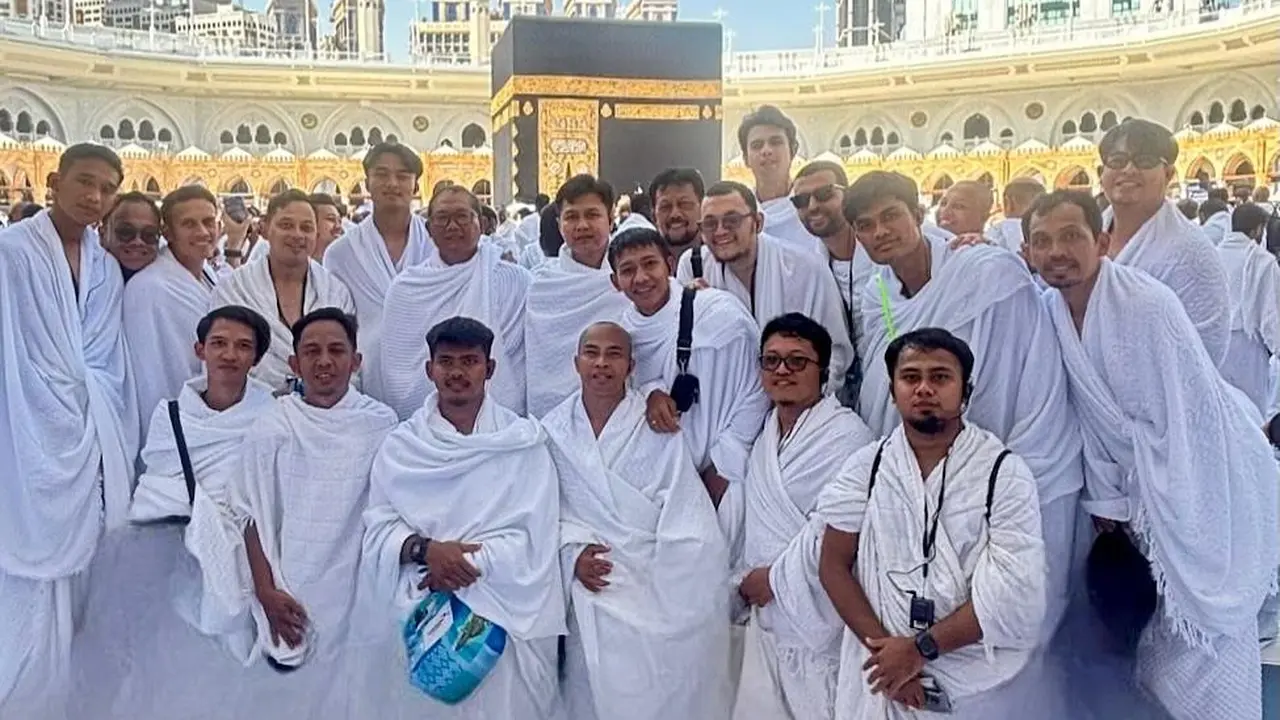 Beberapa pemain Timnas Indonesia menjalani ibadah umrah di Mekkah, Arab Saudi, pada Jumat (3/10/2025).