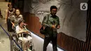 Di sepanjang terowongan, jemaat yang melintas juga bisa menikmati berbagai karya seni yang menghiasi tembok. (Liputan6.com/Herman Zakharia)