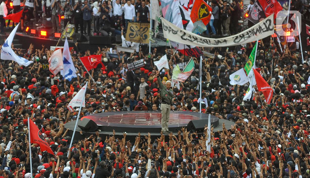 Pemukulan kentong menjadi simbolisasi agar masyarakat tersadar untuk ikut menjaga kewaspadaan, melawan intimidasi, dan kecurangan yang mungkin yang terjadi di Pilpres 2024. (merdeka.com/Arie Basuki)