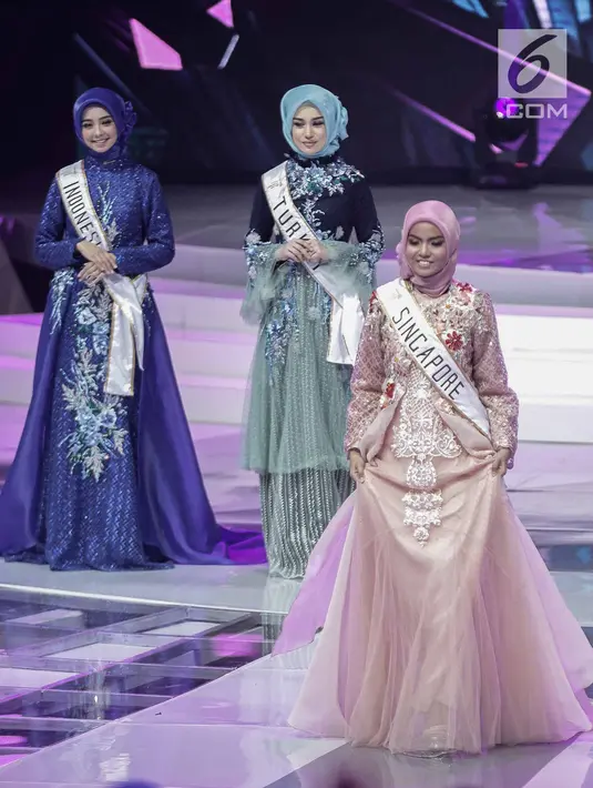 Finalis asal Singapura yang lolos dalam malam puncak Puteri Muslimah Asia 2018 di Jakarta, Senin (7/5). (Liputan6.com/Faizal Fanani)