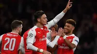Para pemain Arsenal merayakan gol ke gawang Ludogorets pada laga Liga Champions di Emirates Stadium, London, Rabu (19/10/2016). (AFP/Ben Stansall)