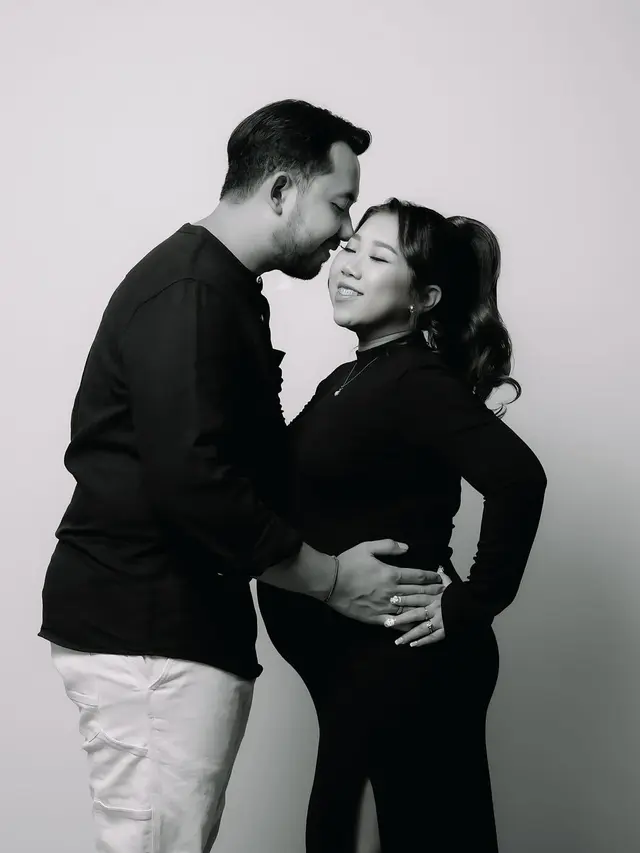 Maternity Shoot Kiky Saputri