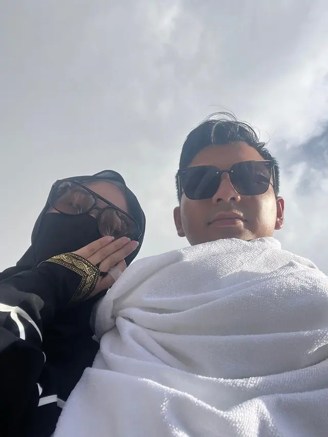 Potret Reza Surya dan Alifhia Fitri Tunaikan Ibadah Haji, Banjir Doa dari Netizen