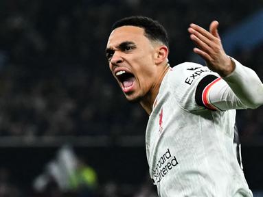 Pemain Liverpool, Trent Alexander-Arnold melakukan selebrasi setelah mencetak gol penyeimbang 2-2 ke gawang Aston Villa dalam laga lanjutan Liga Inggris 2024/2025 di Villa Park, Brimingham, Inggris, Rabu (19/02/2025) waktu setempat. (AFP/Paul Ellis)