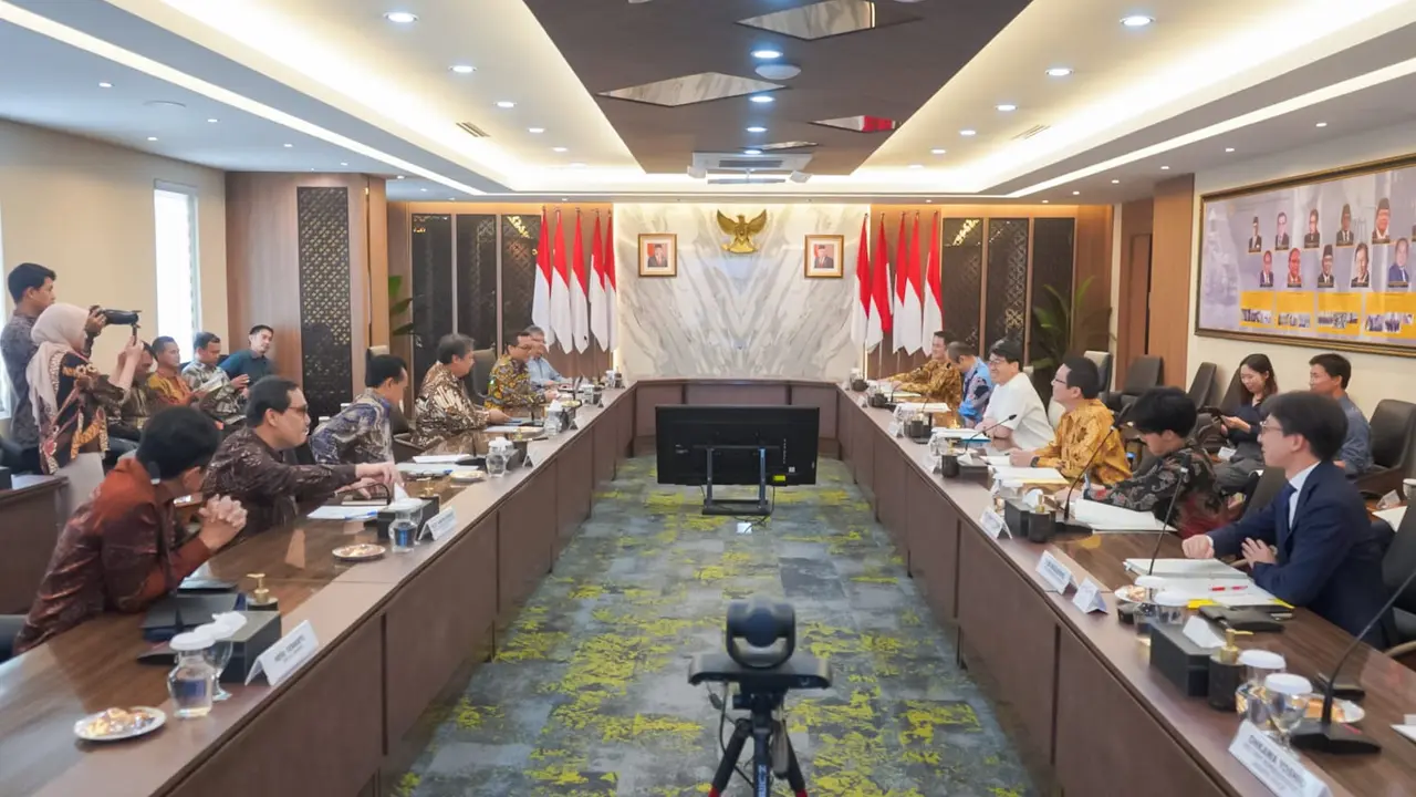 Menko Airlangga dan Gubernur Japan Bank for International Cooperation (JBIC) membahas kerja sama Indonesia-Jepang di bidang transisi energi
