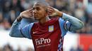 7. Ashley Young (Januari 2007) - Didatangkan Aston Villa dari Watford. Gelandang Inggris itu sukses membawa Villa berada di peringkat enam selama tiga tahun berturut turut sebelum akhirnya pindah ke MU. (AFP/Ian Kington)