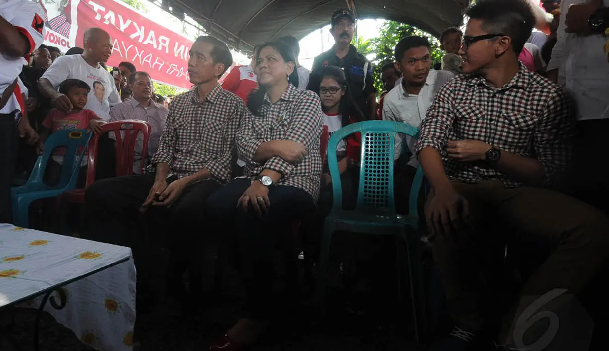 Jokowi didampingi istri, Iriana Widodo mengunjungi Kampung Nelayan Indah di Medan, Selasa (10/6/14). (Liputan6.com/Herman Zakharia)
