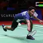 Pebulu tangkis tunggal putra Indonesia, Chico Aura Dwi Wardoyo saat menghadapi tunggal putra Singapura, Loh Kean Yew pada laga babak 32 besar Kejuaraan bulu tangkis Indonesia Open 2023 di Istora Senayan, Jakarta, Rabu (14/6/2023). Chico Aura Dwi Wardoyo kalah dua game langsung 15-21, 21-23. (Bola.com/Bagaskara Lazuardi)