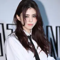 Netizen terpesona melihat visual Han So Hee yang menakjubkan saat menghadiri Lady Dior Celebration Exhibition di Korea. [Instagram/kangyewon]