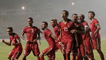 Para pemain Timnas Indonesia merayakan gol yang dicetak Hansamu Yama ke gawang Thailand pada laga final leg pertama Piala AFF 2016 di Stadion Pakansari, Jawa Barat, Rabu (14/12/2016). Indonesia menang 2-1 atas Thailand. (Bola.com/Peksi Cahyo)