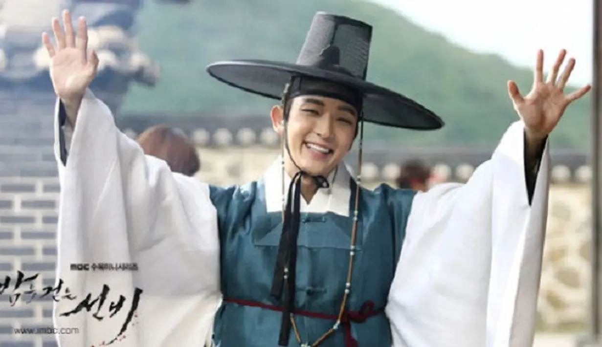 Lee Joon Gi terlihat begitu tampan saat memakai hanbok. Hal itu dapat dilihat saat ia bermain dalam drama Scarlet Heart: Goryeo, Gunman in Joseon, dan The King and the Clown. (Foto: soompi.com)