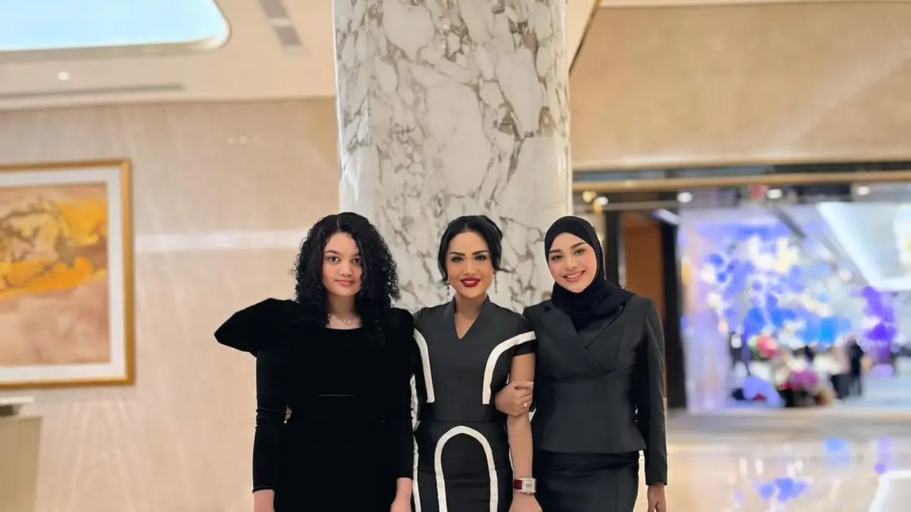 Gaya Kompak dan Elegan Kris Dayanti dan Dua Putrinya, Aurel Hermansyah dan Amora Lemos di Pesta Ultah drg. Devya