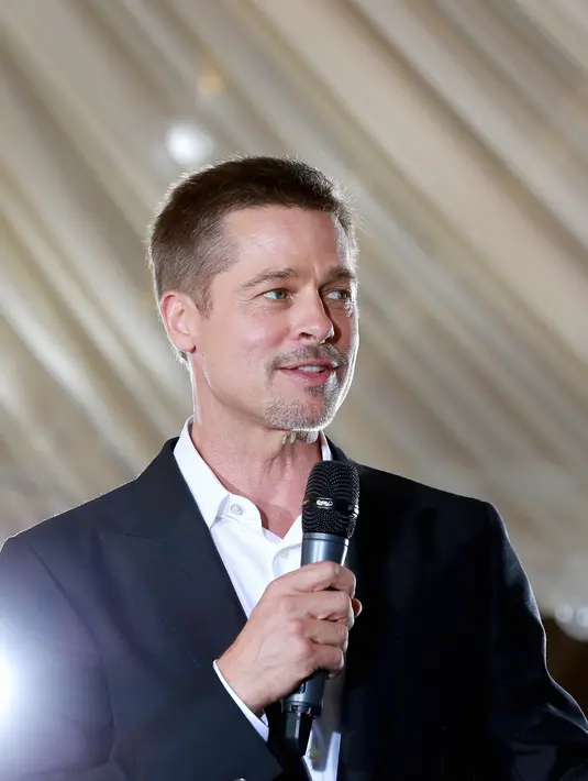 Mencari wanita pengganti Angelina Jolie sepertinya memang belum ada di benak Brad Pitt. Sampai saat ini yang menjadi fokusnya adalah bagaimana caranya ia bisa bertemu dengan buah hatinya dengan leluasa. (AFP/Bintang.com)