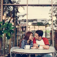 Punya pasangan seumuran./Copyright shutterstock.com