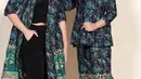 <p>Almira pun tamlil kompak mengenakan busana motif batik seperti sang ibunda. Bedanya, batik hijau bercorak tersebut dijadikan outer olehnya, dipadukan inner dan celana hitamnya.&nbsp;@annisayudhoyono</p>