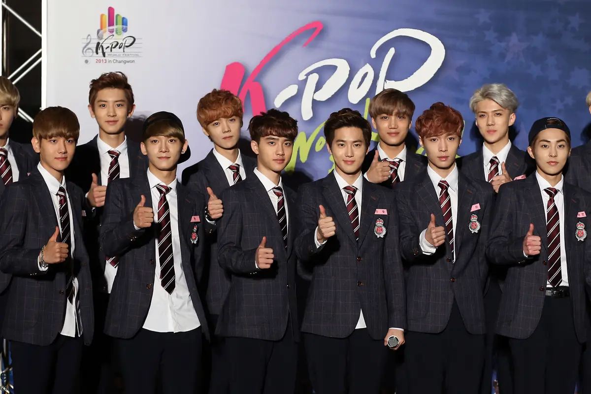 EXO Call Me Baby Versi Live, Lebih Keren Nggak Sih?