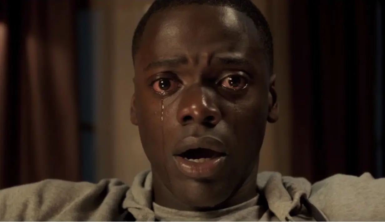 Buat yang suka film disturbing horror, Get Out bisa jadi juaranya. Film ini sukses meraup keuntungan sebanyak US$254 juta dengan biaya produksi US$4,5 juta saja. (Filmink)