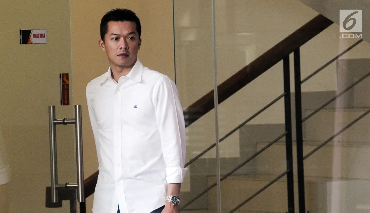 Mantan pemain bulutangkis Indonesia, Taufik Hidayat seusai menjalani pemeriksaan di Gedung KPK, Jakarta, Kamis (1/8/2019). Taufik Hidayat mengaku ditanya penyelidik KPK terkait tugas pokok dan fungsinya sebagai staf khusus di Kementerian Pemuda dan Olahraga (Kemenpora). (merdeka.com/Dwi Narwoko)