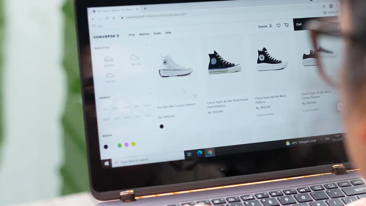 Belanja Sneaker Favorit dengan Nyaman Bisa Lewat E-Commerce Resmi