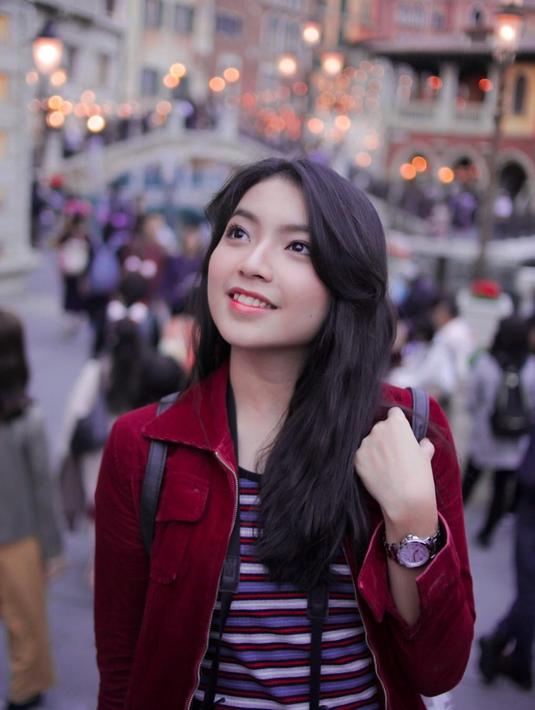 FOTO: Gaya Shania Gracia JKT48 di Ruang Publik, Memesona ...