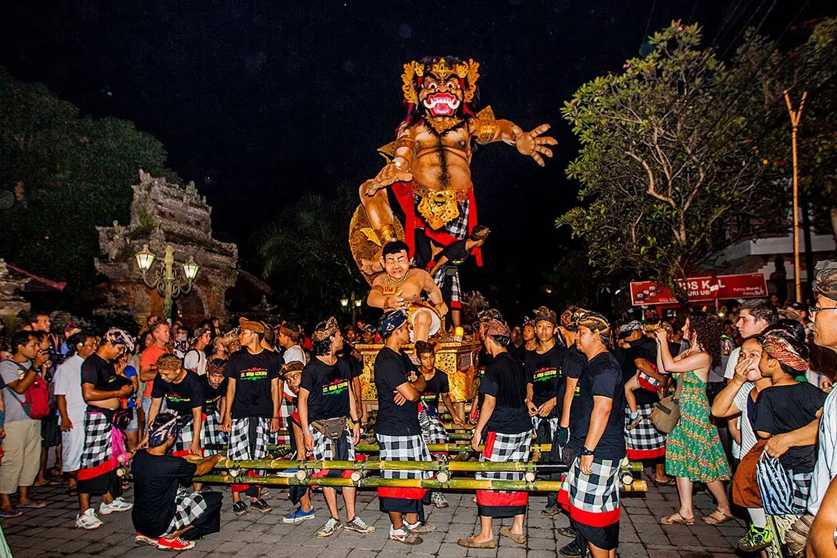 Sambut Nyepi, Masyarakat Bali Mulai Menghias Ogoh-ogoh