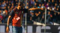 Elie Aiboy, asisten pelatih Persewar. (Bola.com/Gatot Susetyo)