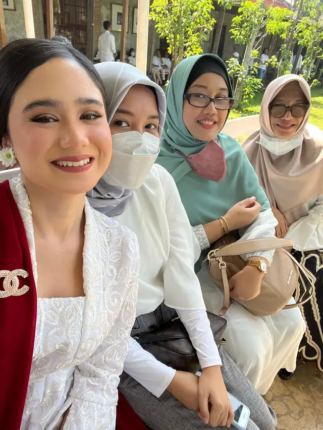 Tissa Biani tampak cantik dengan kebaya putih (Instagram/tissabiani)