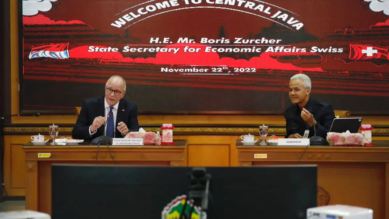 Gubernur Jawa Tengah (Jateng) Ganjar Pranowo, menerima kunjungan Direktur Bidang Ketenagakerjaan dan Ekonomi Kementerian Sekretariat Swiss, Boris Zurcher. (Istimewa)