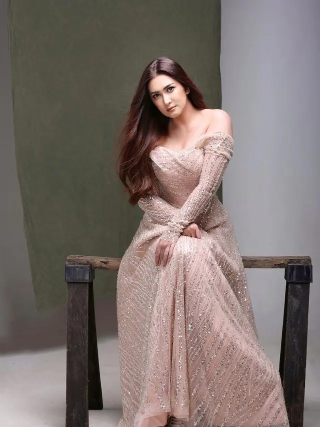 Nafa Urbach yang terlihat cantik di usia kepala empat