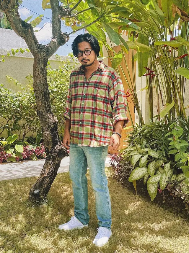 6 Potret Terbaru Petra Sihombing Tampil Brewokan, Bikin Pangling
