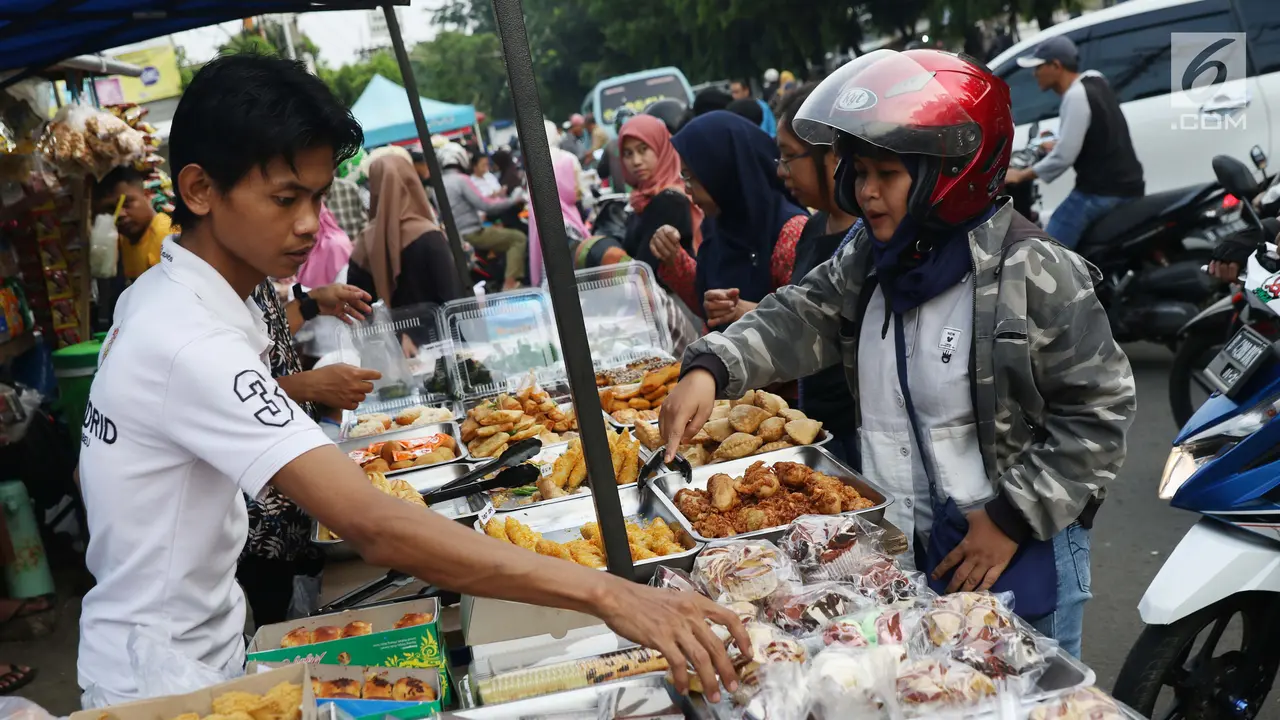 Berburu Takjil di Jalan Panjang