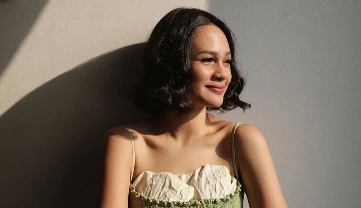 <p>&ldquo;Dear Andien, setiap tiupan lilinmu dari tahun ke tahun menyiratkan cerita yang luar biasa. Tentang langkah yang tak jarang terasa berat. Tentang hidup yang kadang membuat merasa tersesat,&rdquo; Andien menyapa diri sendiri. (Instagram/andienaisyah)</p>