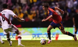 Pemain Timnas Spanyol, Gavi (kanan) ketika menghadapi Meksiko dalam laga uji coba sebelum Piala Dunia 2026. (AP Photo/Moises Castillo)