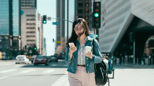 perempuan dan november sikap dewasa