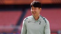 Penyerang Tottenham Hotspur asal Korea Selatan #07, Son Heung-Min, mengikuti sesi latihan pada malam menjelang pertandingan final Liga Eropa UEFA antara Tottenham Hotspur dan Manchester United di stadion San Mames di Bilbao, pada 20 Mei 2025. (Pierre-Philippe MARCOU/AFP)