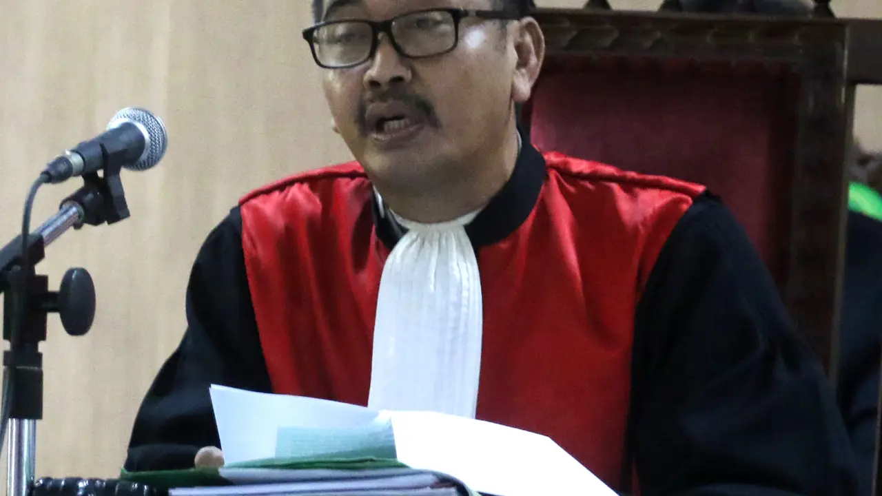 Sah, Ahok - Veronica Resmi Bercerai