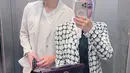 Penampilan Syahrini terlihat mahal dengan tweed blazer dari Chanel seharga Rp43jutaan [instagram/princessyahrini]