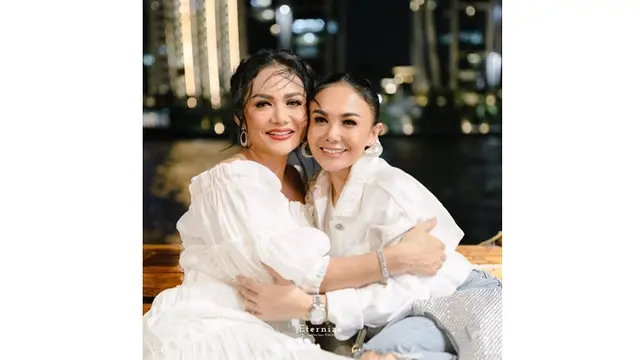6 Potret Krisdayanti dan Yuni Shara di Pesta Ulang Tahun Aurel, Tampil Bak ABG