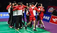 Tim China&nbsp;merayakan kemenangan 3-1 atas Indonesia pada pertandingan final Piala Thomas di&nbsp;Hi-Tech Zone Sports Centre Gymnasium, Chengdu, China, Minggu, 5 Mei 2024. (WANG Zhao/AFP)