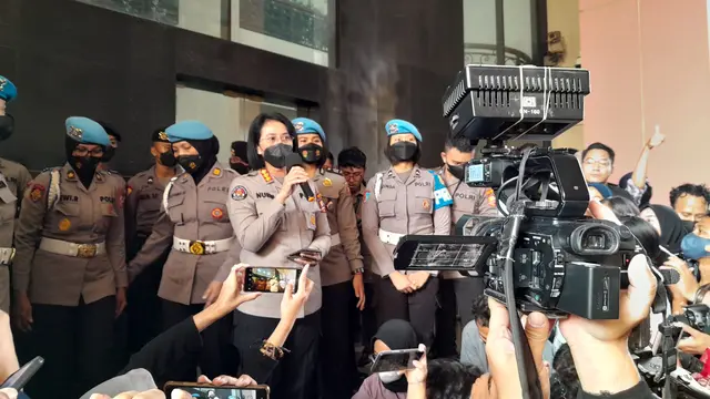 Kabag Penum Divisi Humas Polri Kombes Nurul Azizah menyampaikan perkembangan sidang etik Ferdy Sambo