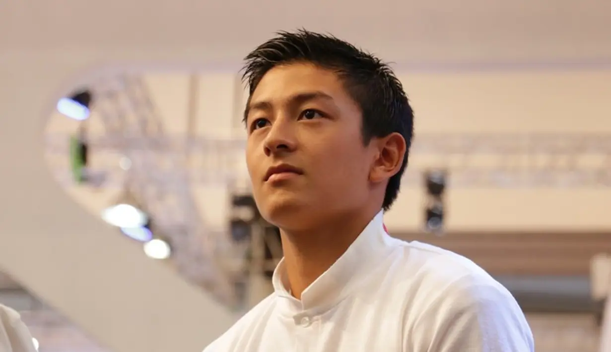 Rio Haryanto harus bersaing dengan lima pebalap lainnya dalam memperebutkan kursi Manor Racing dan Sauber. Manor Racing dan Sauber menjadi tim F1 yang belum mengumumkan susunan pebalap untuk musim 2017. (Bola.com/Arief Bagus)