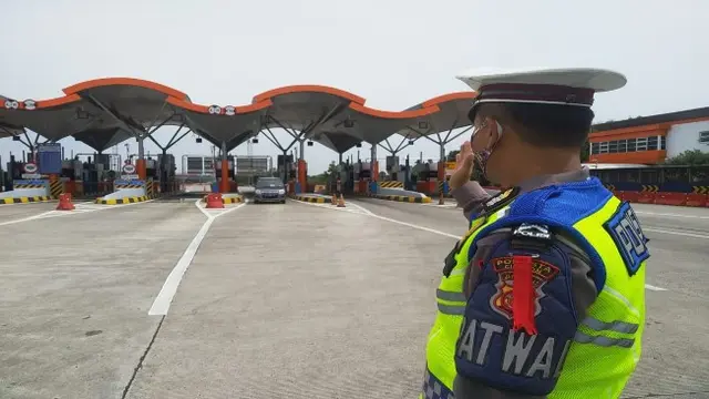Cerita Polresta Cirebon Perketat Akses Masuk Pintu Tol Arah Jakarta