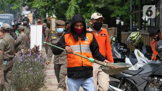 FOTO: Kasus COVID-19 Meningkat, Razia Masker di DKI Jakarta Kian Gencar