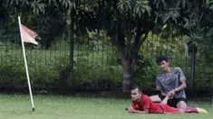 Pemain Persija Jakarta, Riko Simanjuntak, saat mengikuti sesi latihan jelang laga Liga 1 di Lapangan Sutasoma, Jakarta, Jumat (07/12). Persija akan berhadapan dengan Mitra Kukar. (Bola.com/M Iqbal Ichsan)