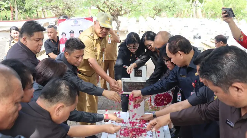 Jelang HUT-59 Sulut, Gubernur Olly Dondokambey dan Wagub Steven Ziarah ke Makam Para Pendahulu