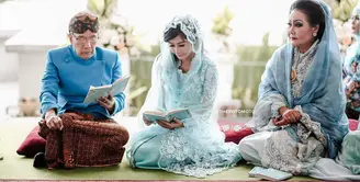 Menjelang pernikahannya, Ardina Rasti tampil cantik menawan dengan busana warna biru saat pengajian. (Foto: instagram.com/ardinarasti6)